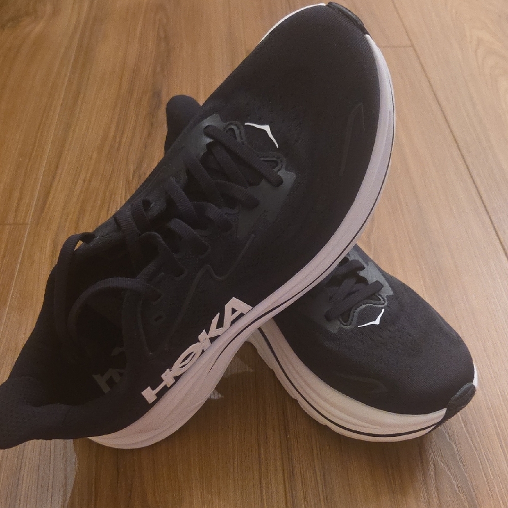 Women's Hoka Clifton 10 Running Shoes Black And White Size 8.5